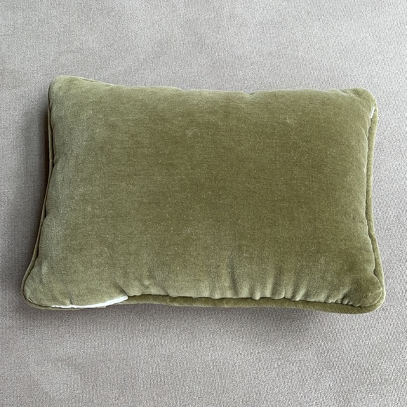 Moms Are Special Embroidered Mini Pillow- like new - Picture 2 of 4